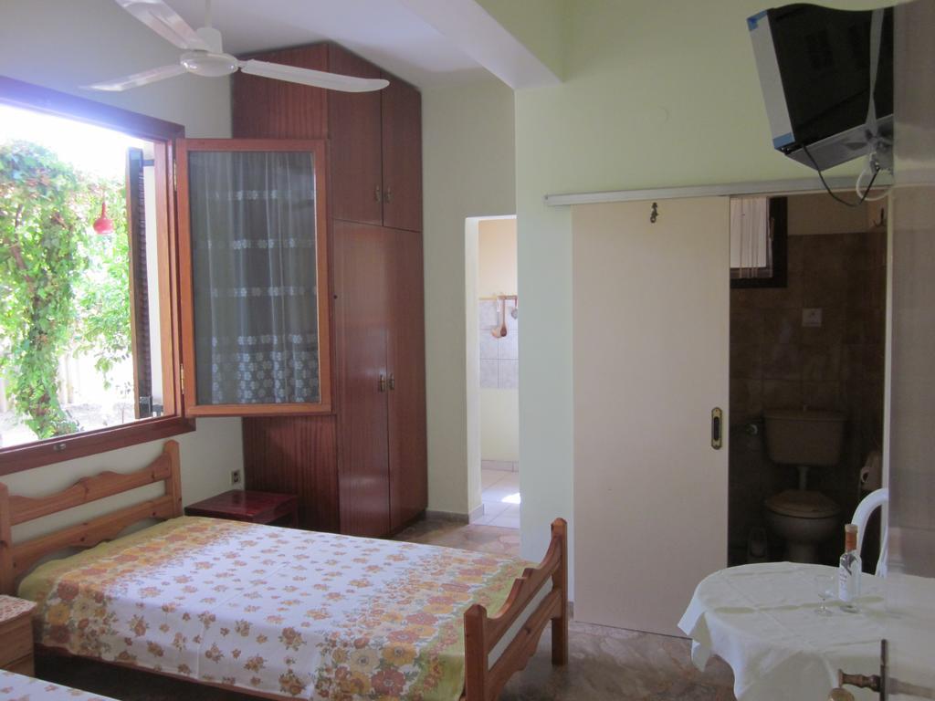 Tina Rooms Gialtra Pokoj fotografie